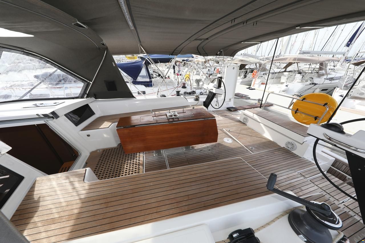 Dufour 530