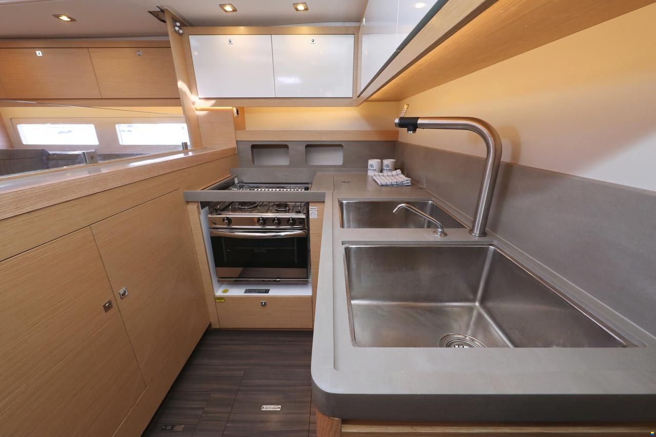Dufour 530