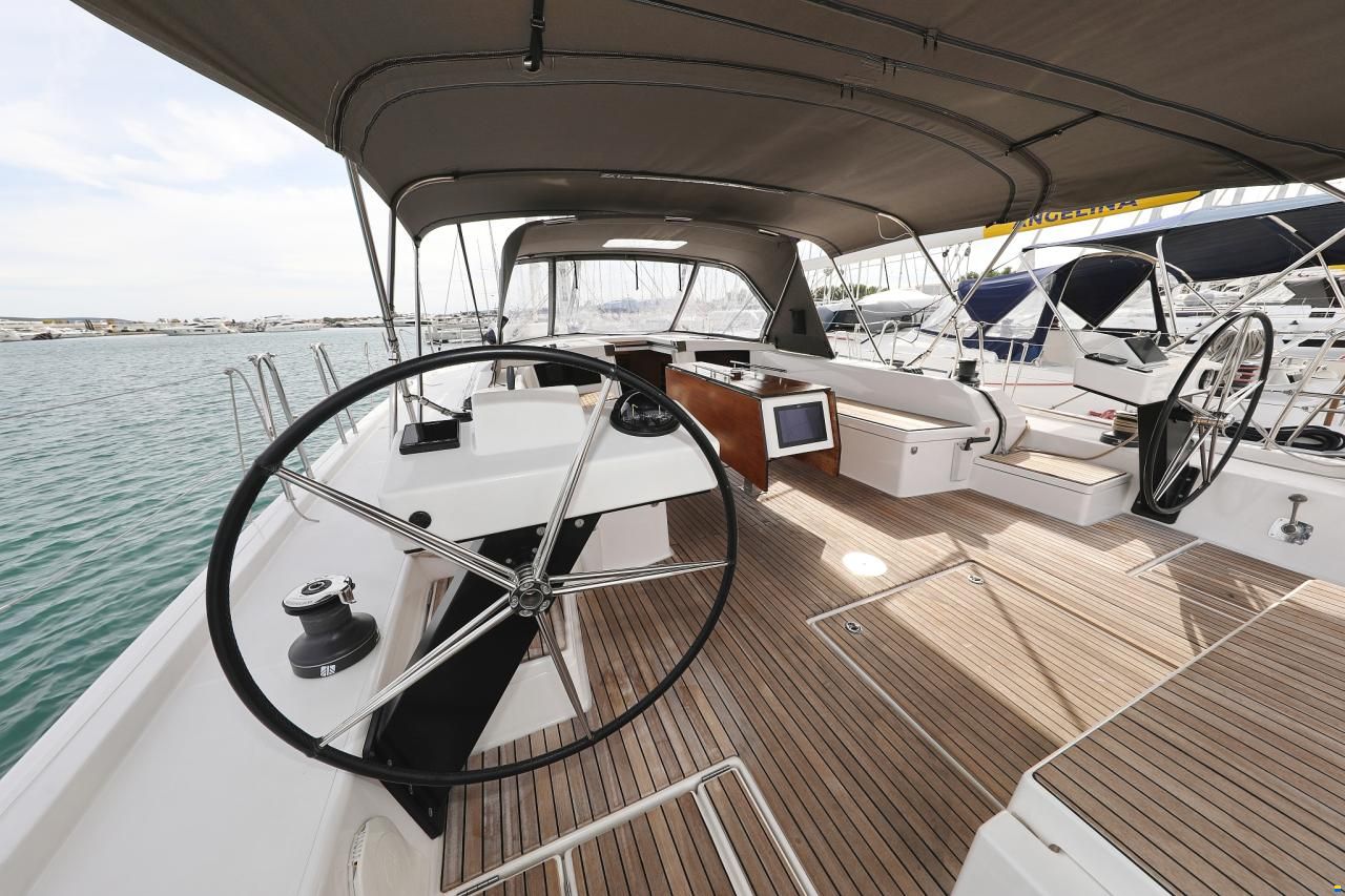 Dufour 530