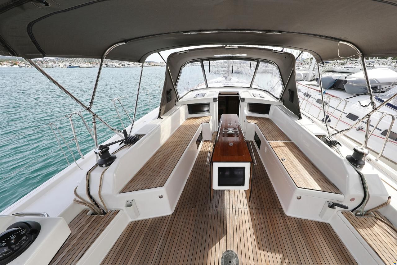 Dufour 530