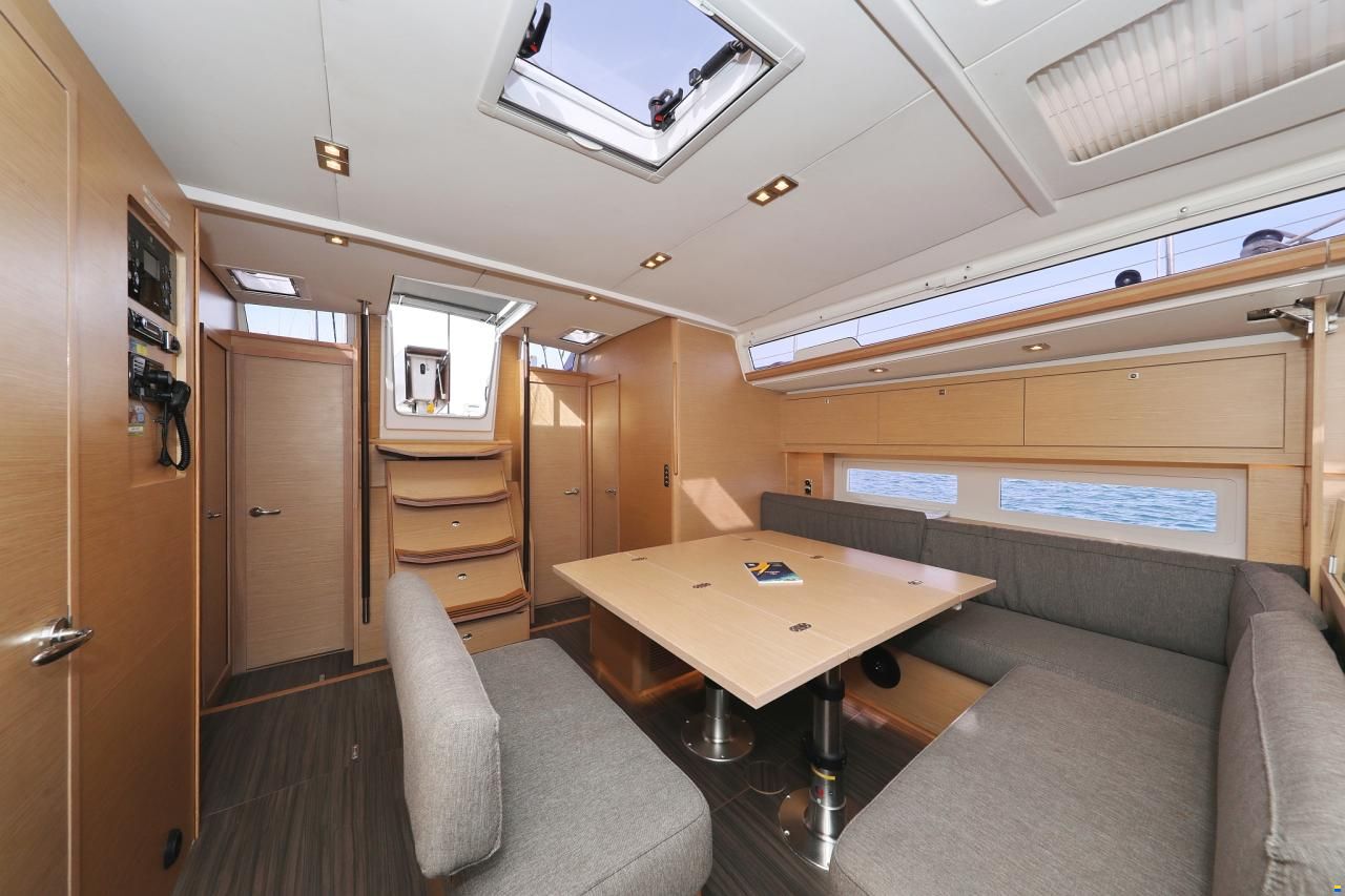 Dufour 530