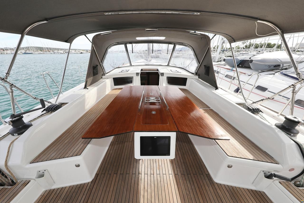 Dufour 530