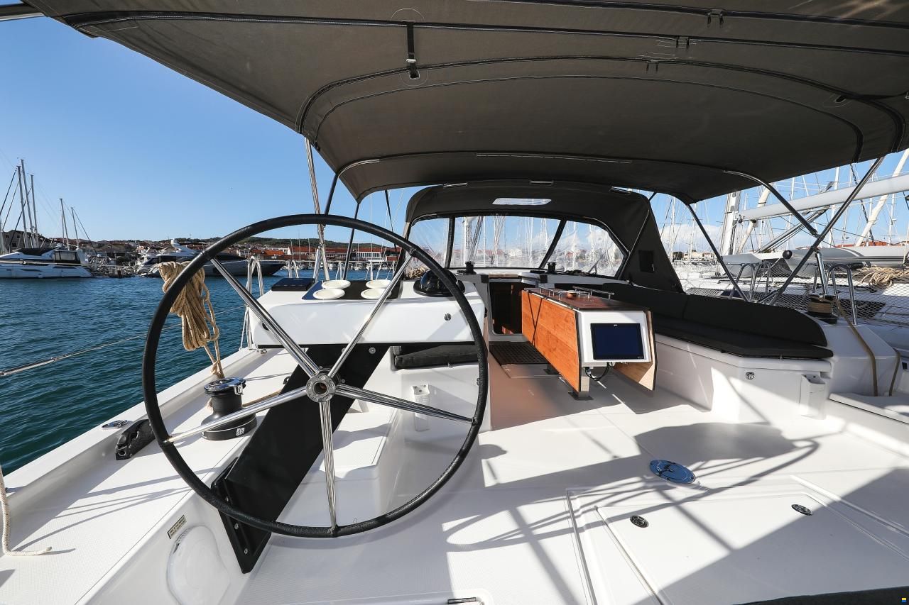 Dufour 530