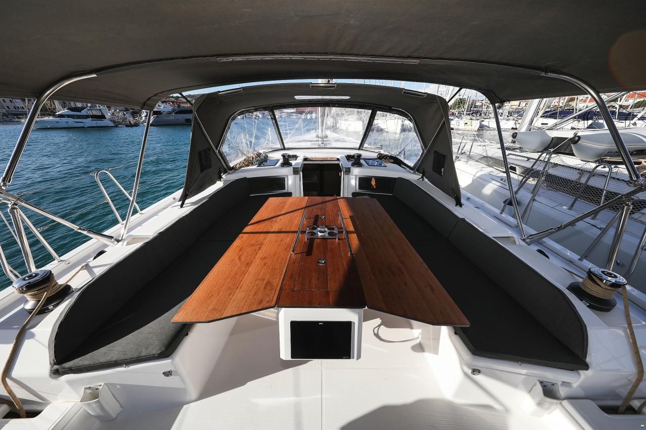Dufour 530