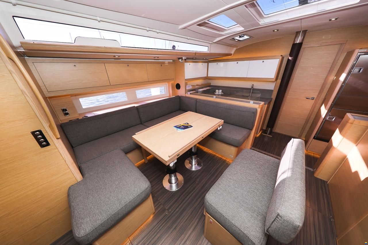Dufour 530