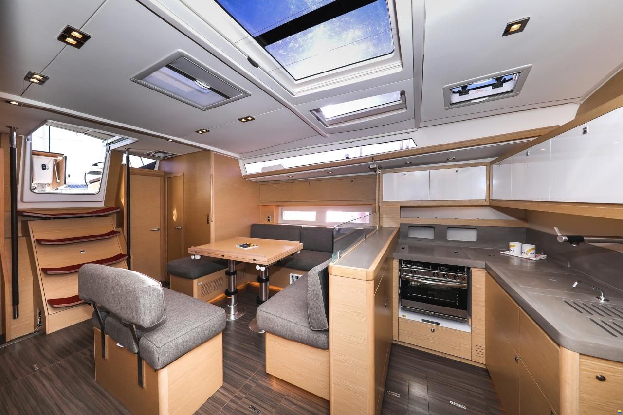 Dufour 530
