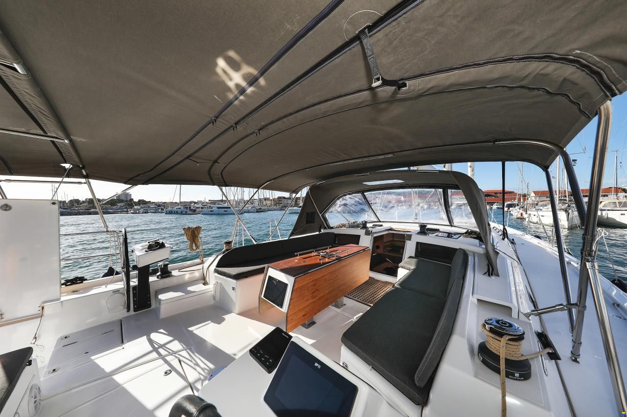Dufour 530