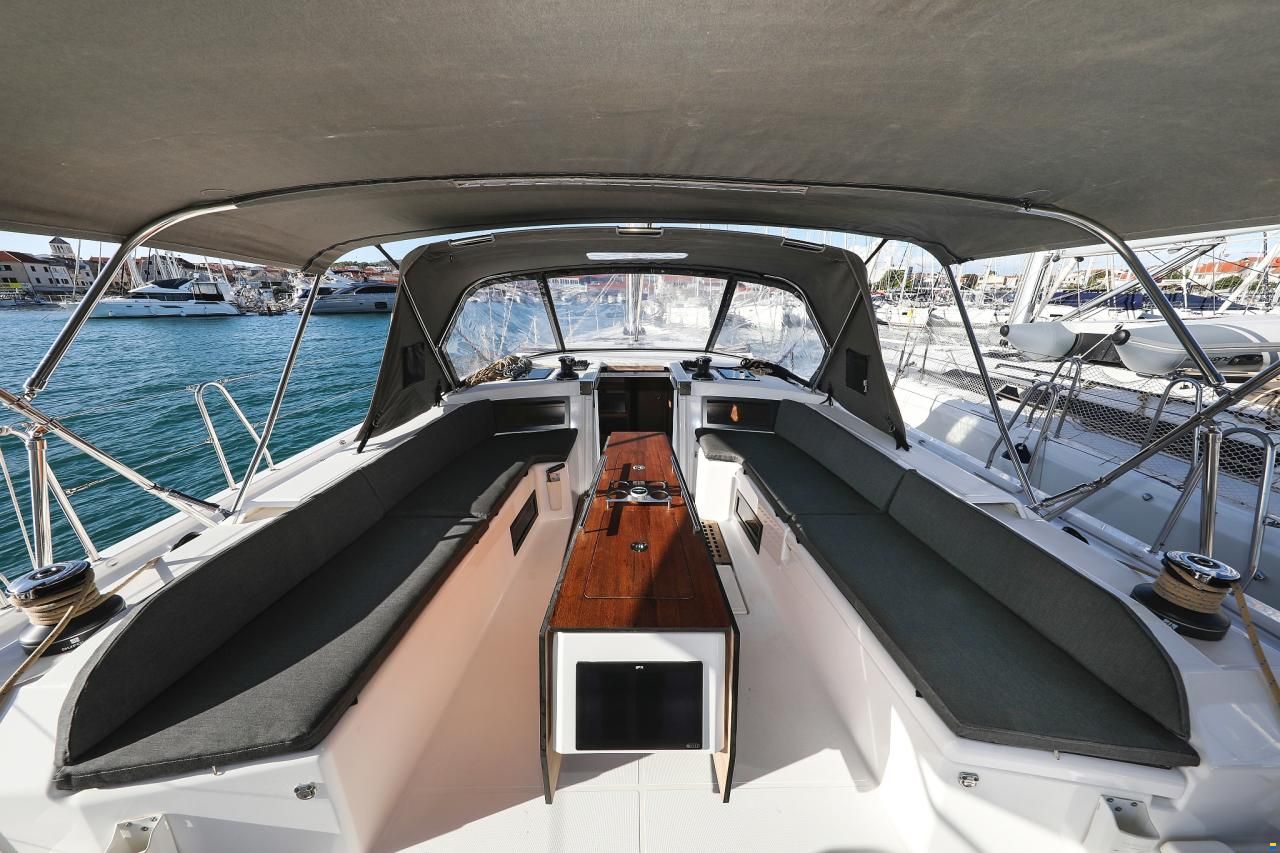 Dufour 530