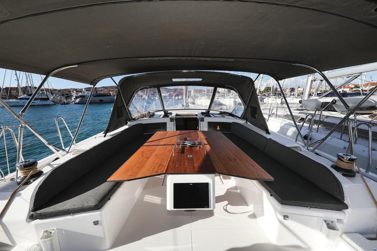 Dufour 530