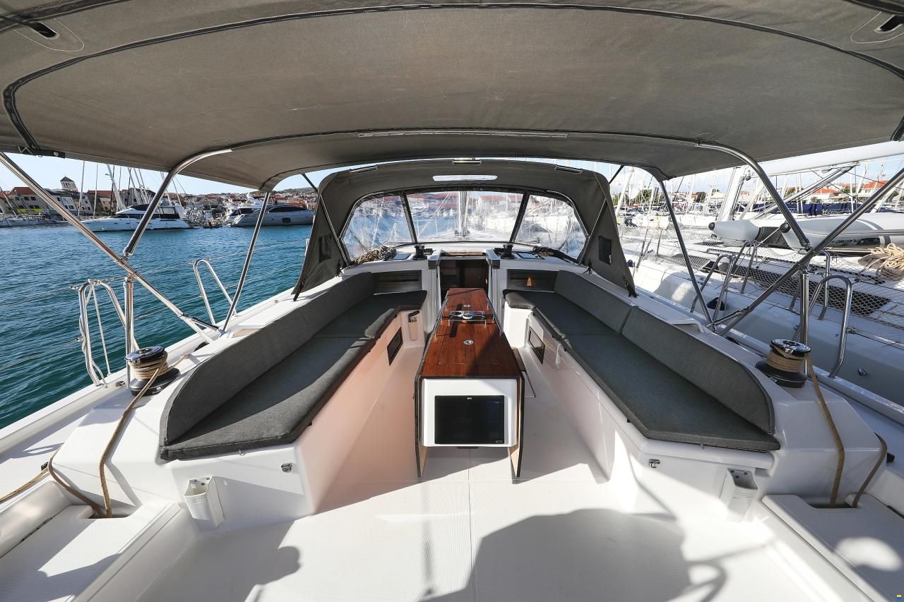 Dufour 530