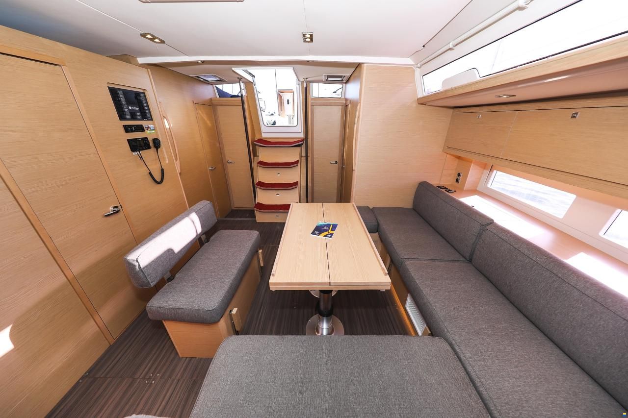 Dufour 530