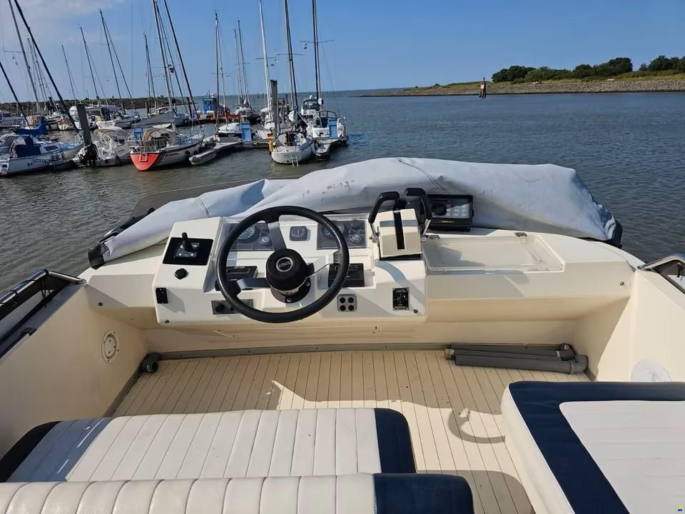 Princess 330 Fly
