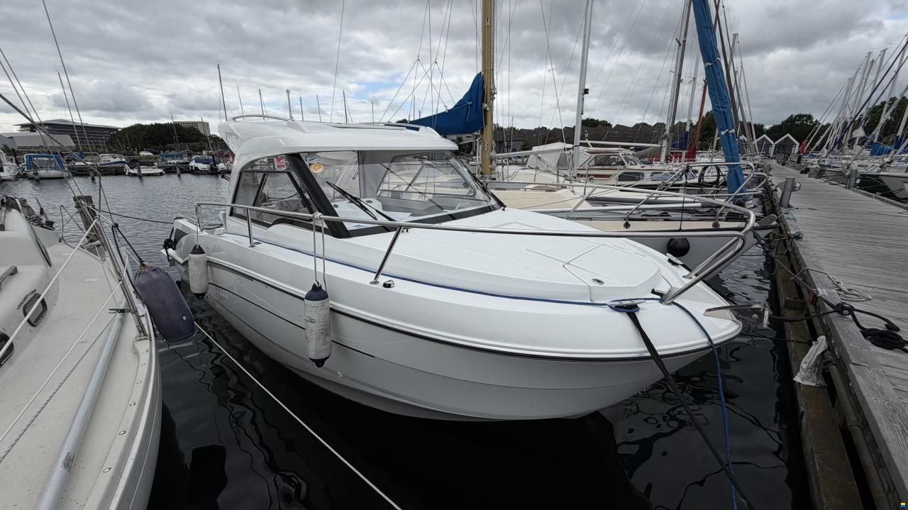 Beneteau Antares 7