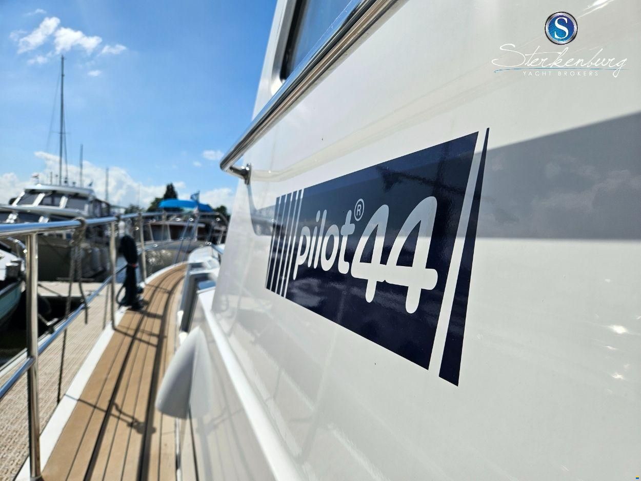 Pilot 44