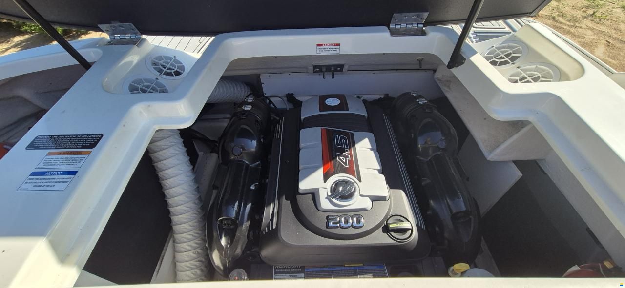 Sea Ray 19SPXE