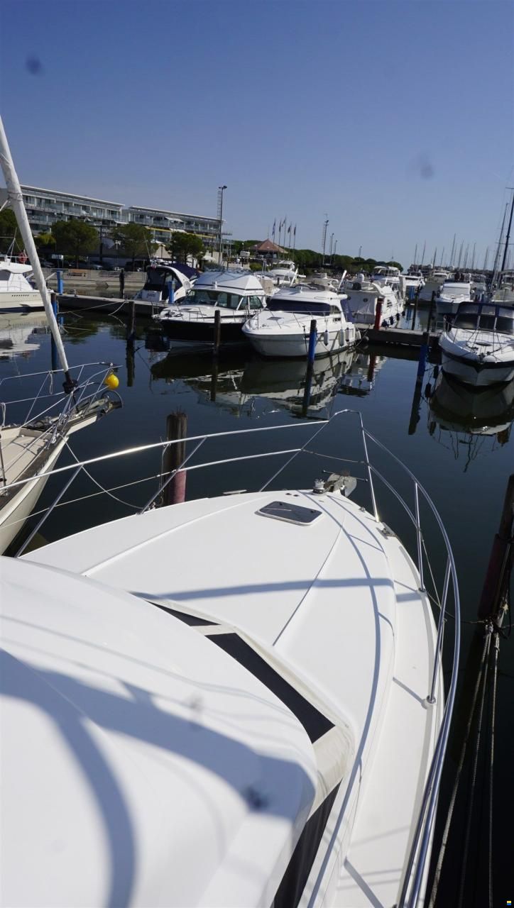 Fairline BRAVA 33