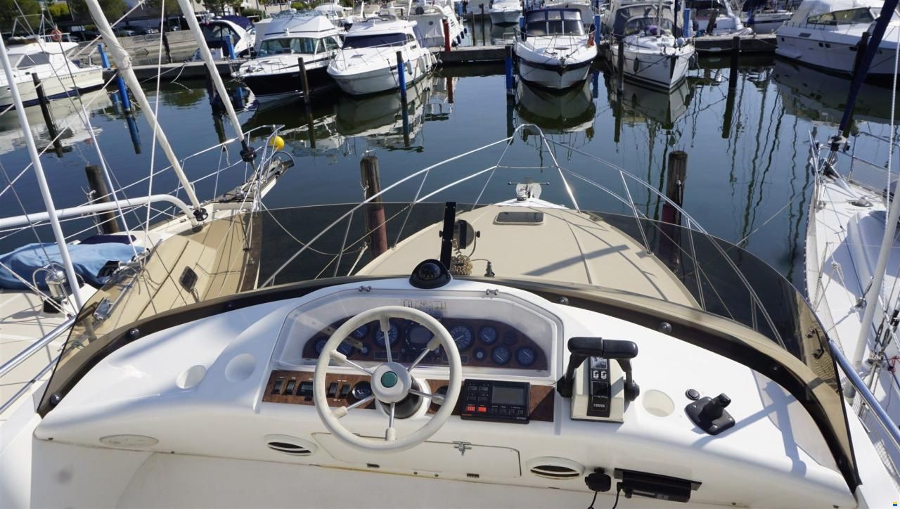 Fairline BRAVA 33