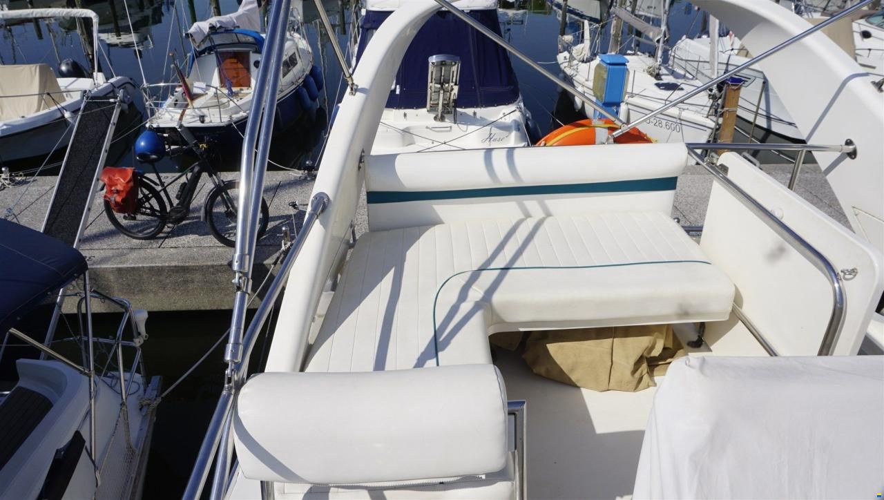 Fairline BRAVA 33