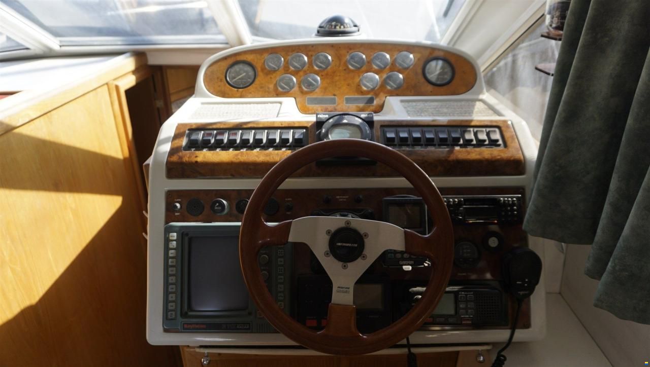Fairline BRAVA 33