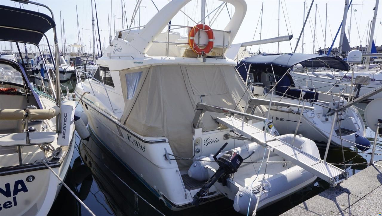 Fairline BRAVA 33