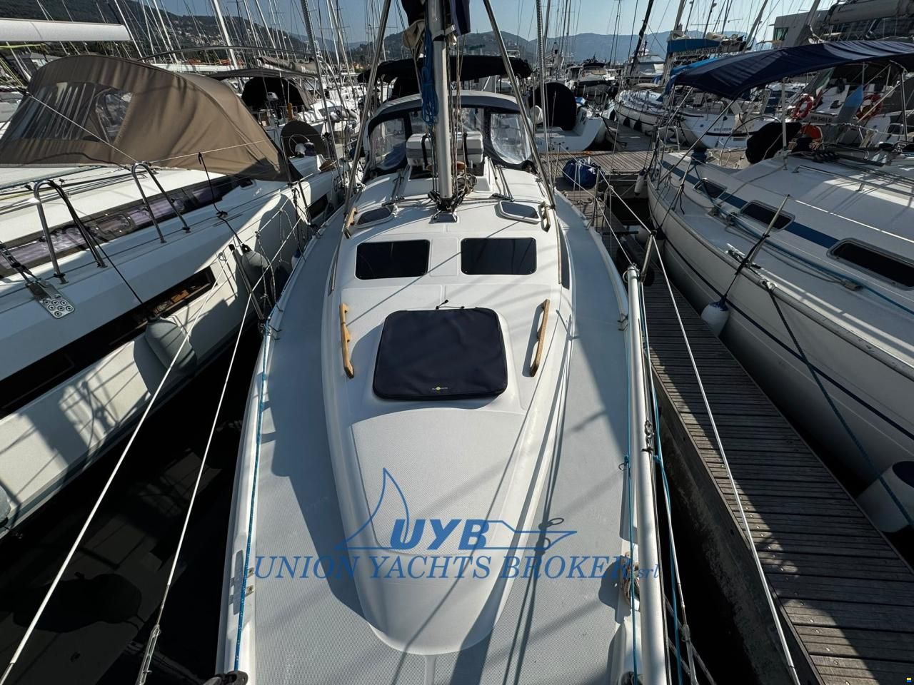 Hunter 320