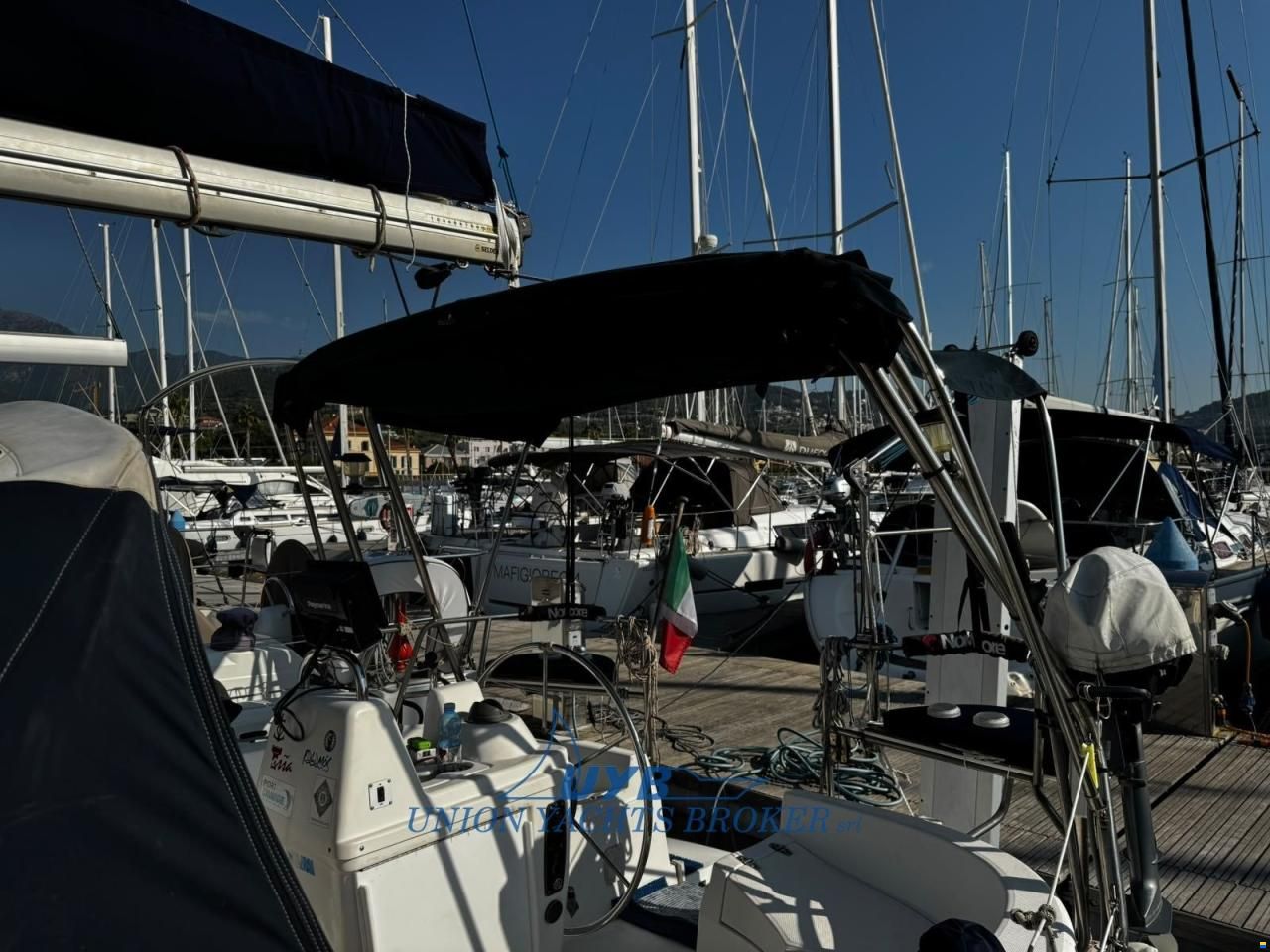 Hunter 320