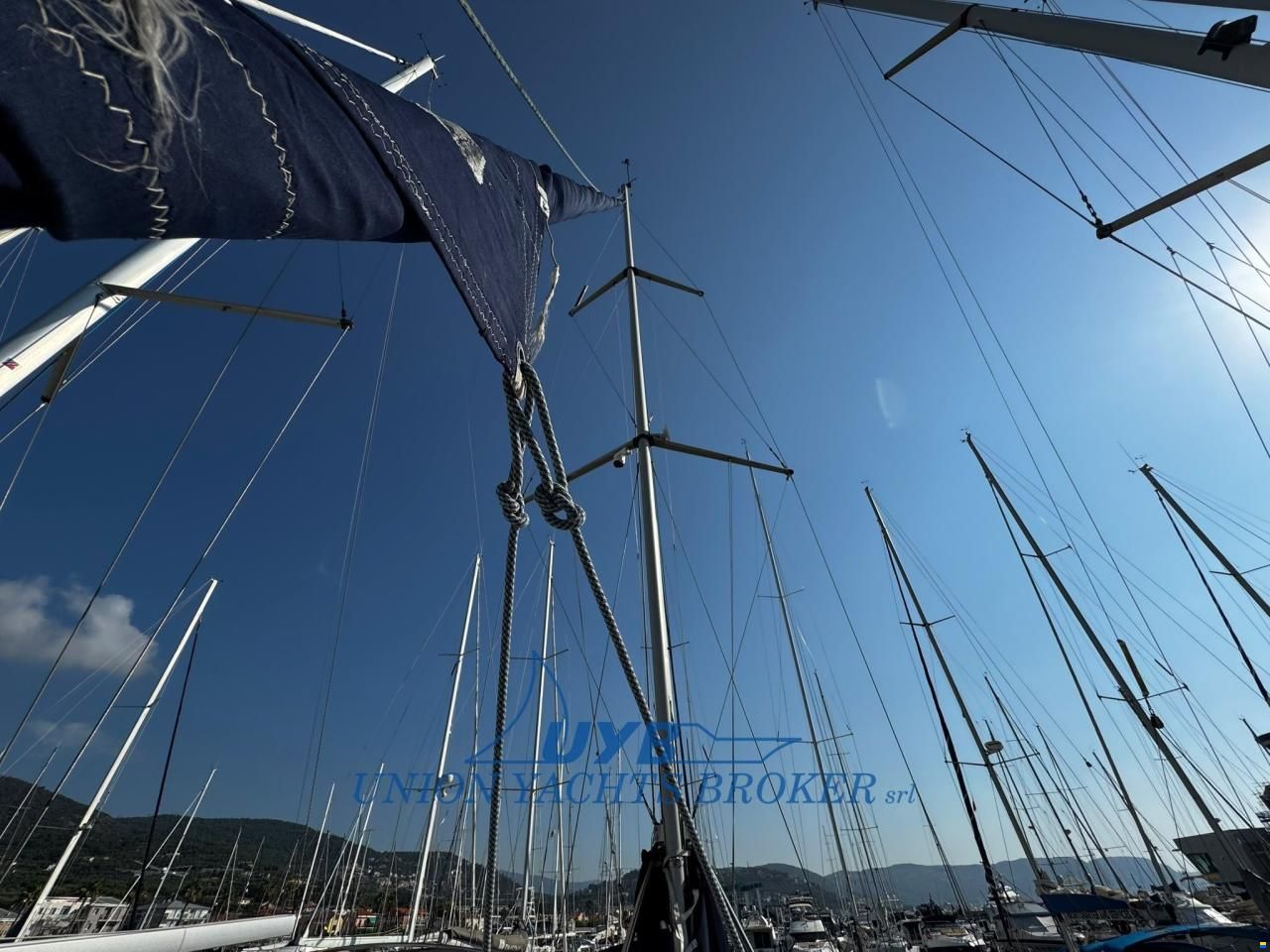 Hunter 320