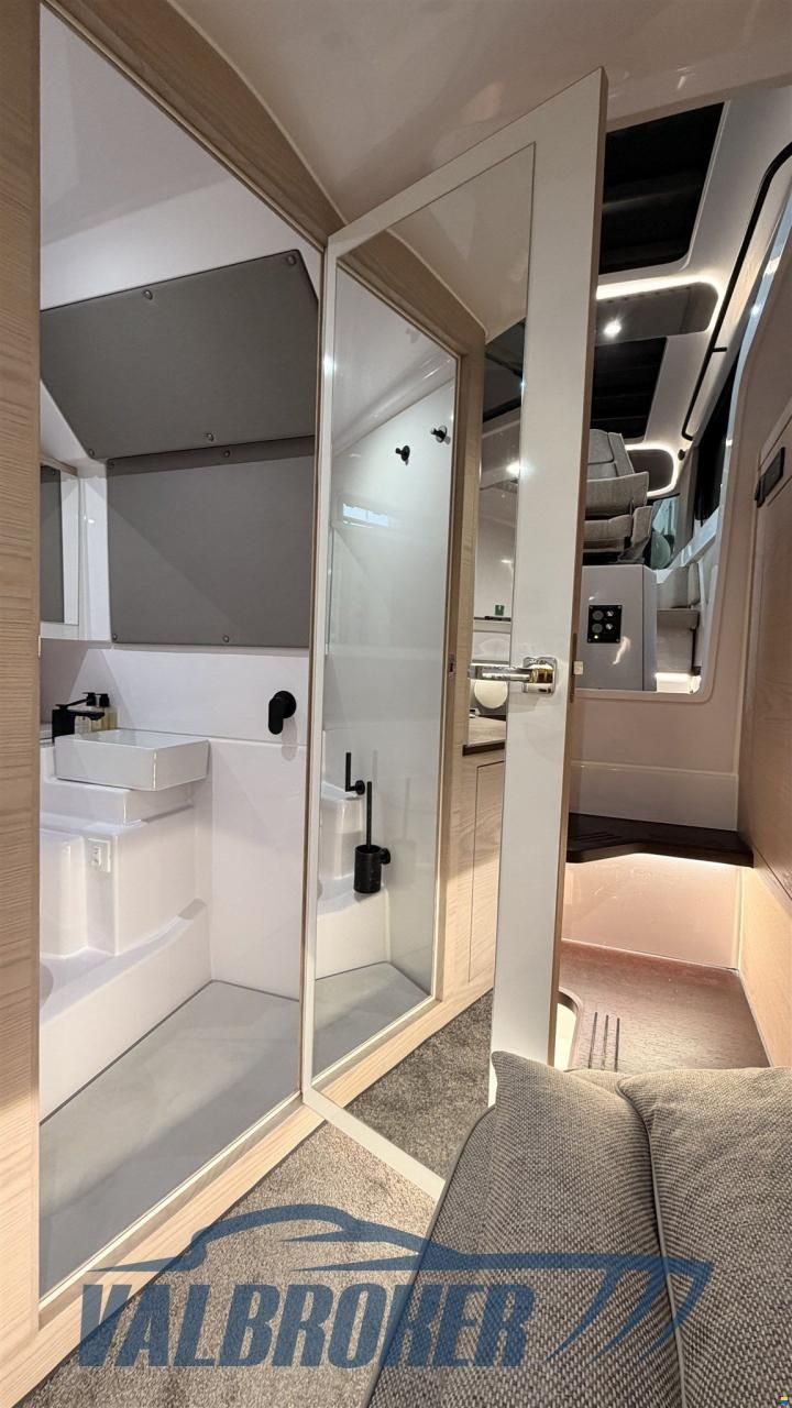 Axopar 45 Cross Cabin