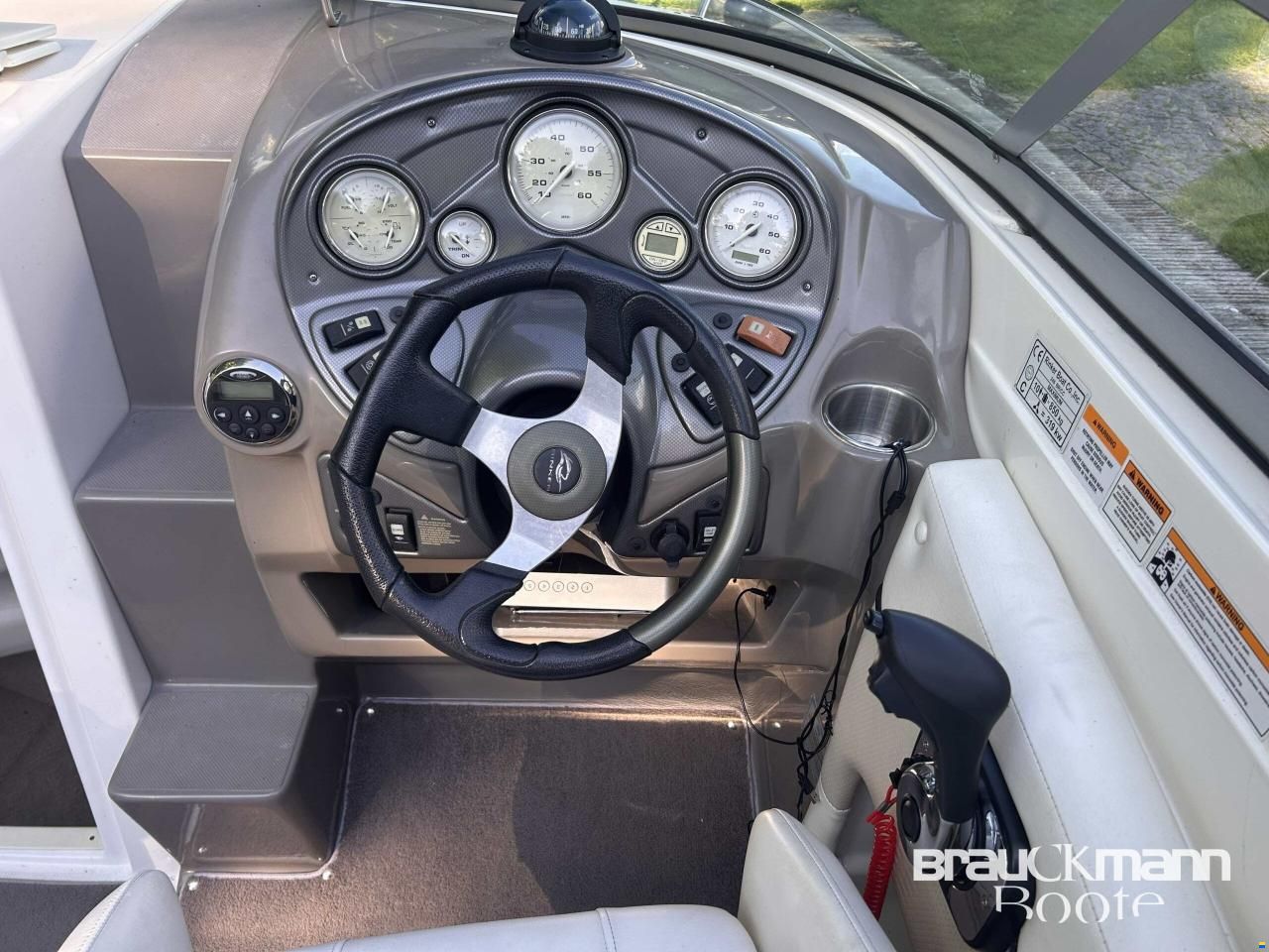 Rinker Captiva 246