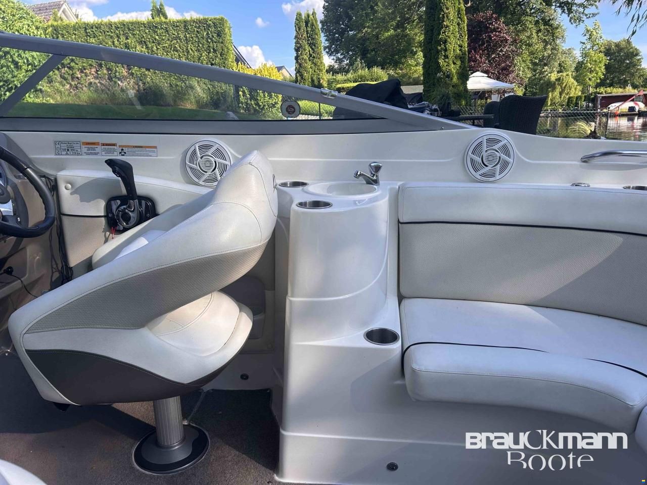 Rinker Captiva 246