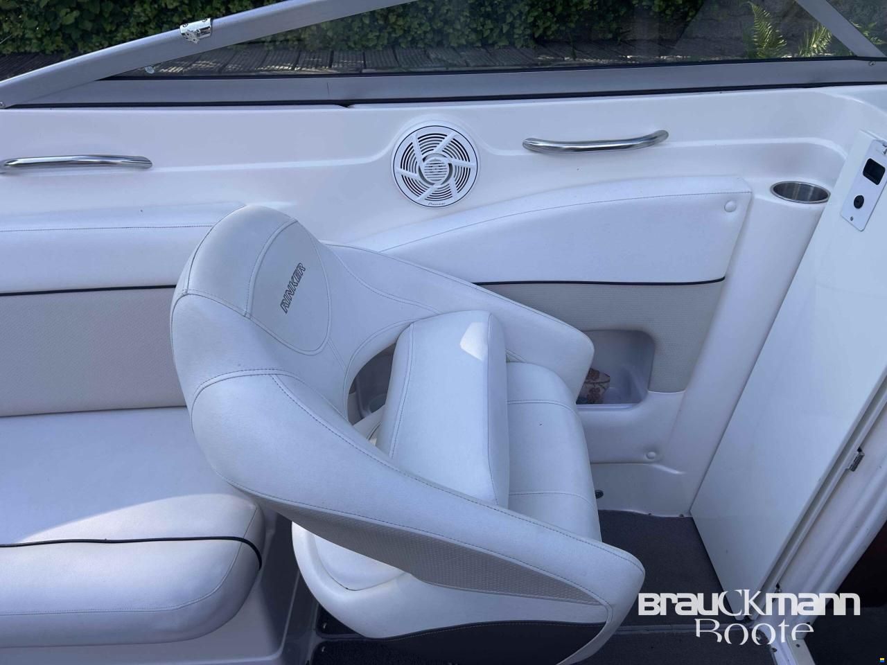 Rinker Captiva 246
