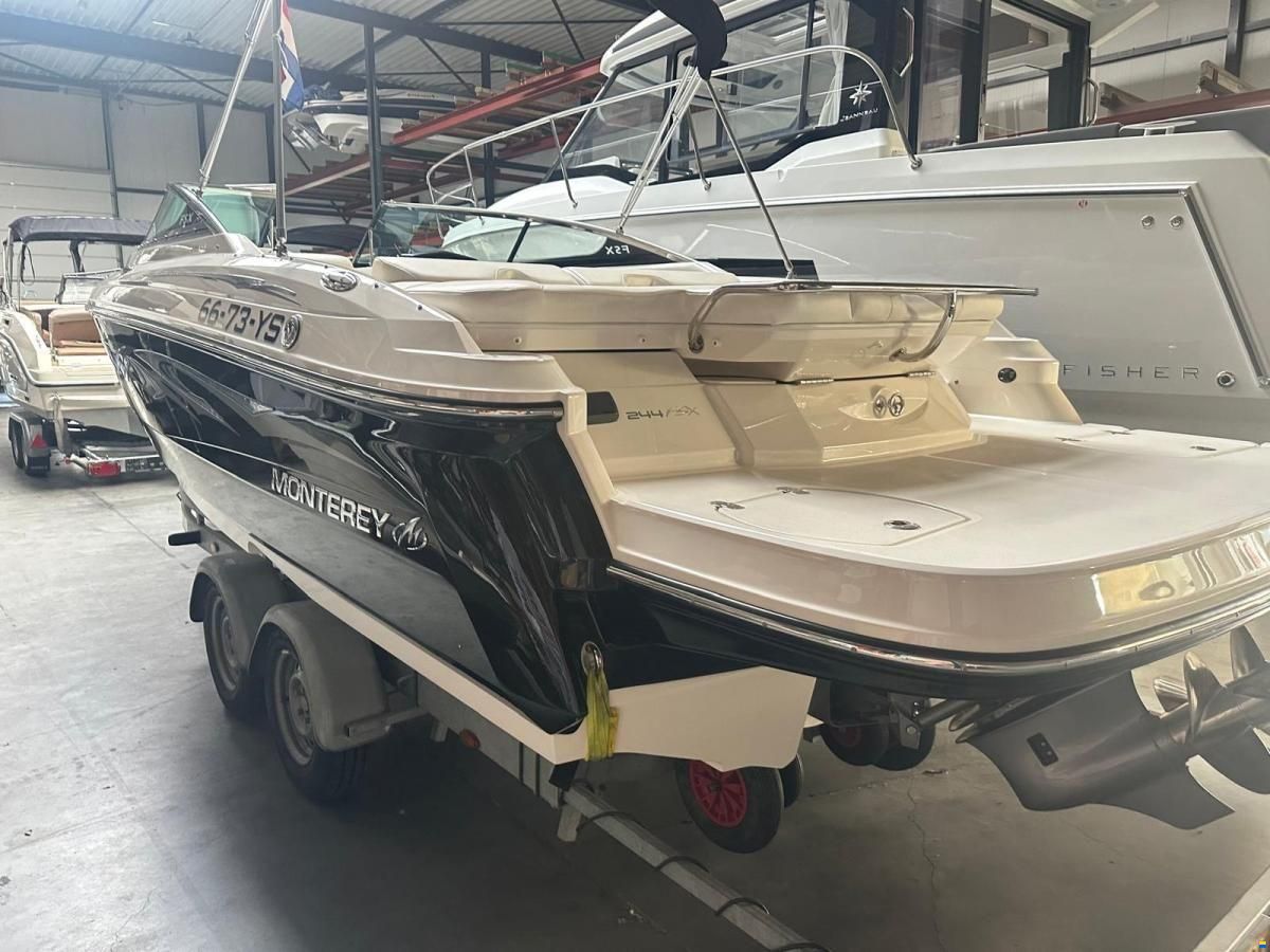 Monterey 244 FSX  Bowrider