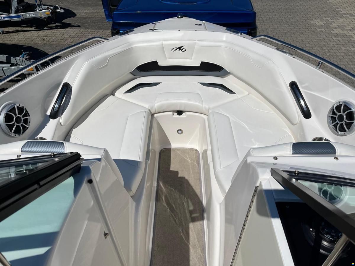 Monterey 244 FSX  Bowrider