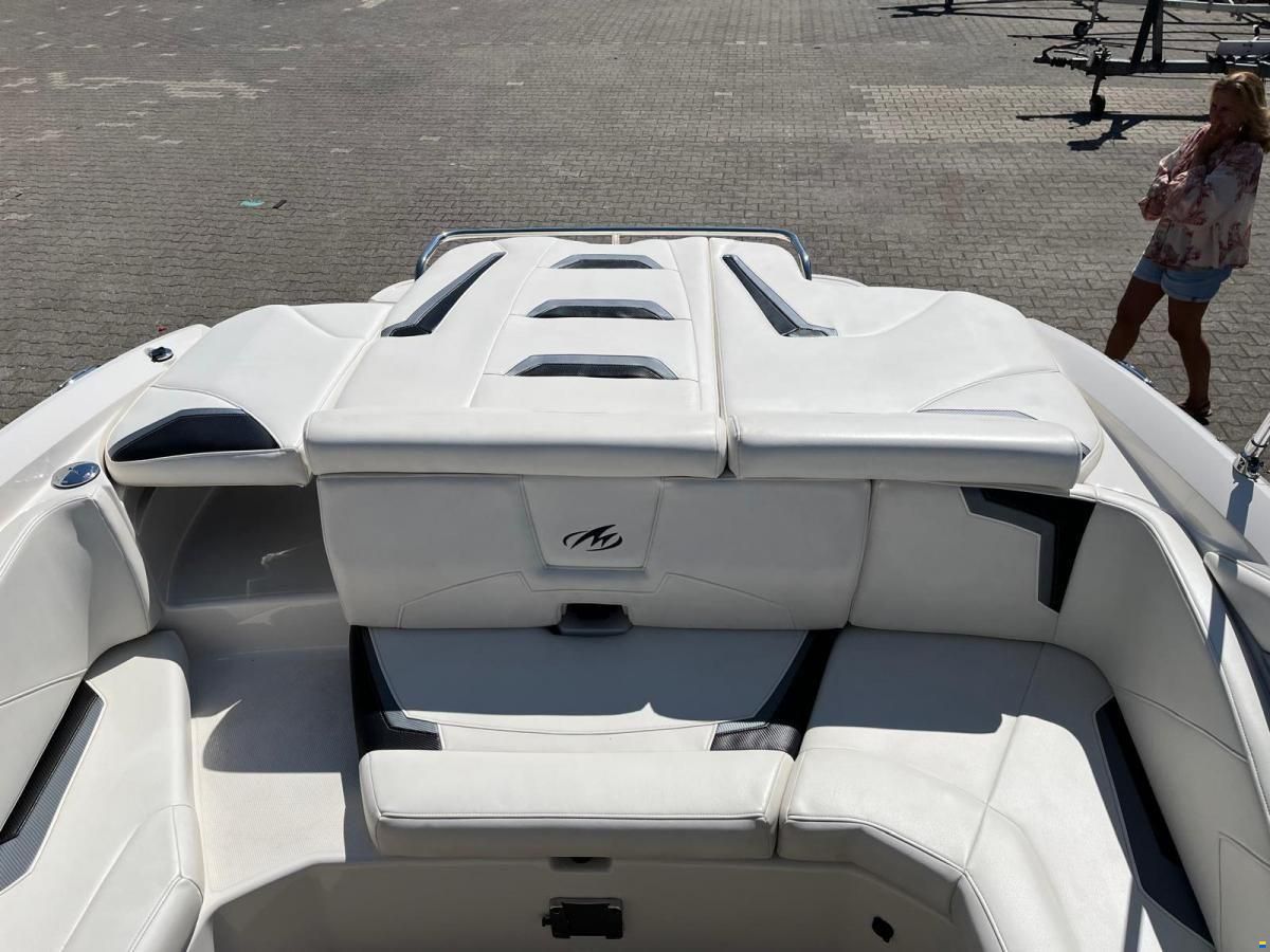 Monterey 244 FSX  Bowrider