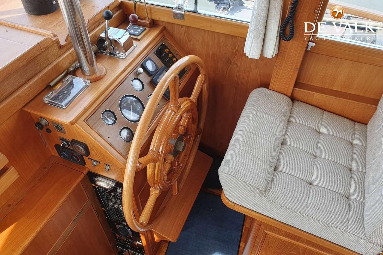 Grand Banks 32