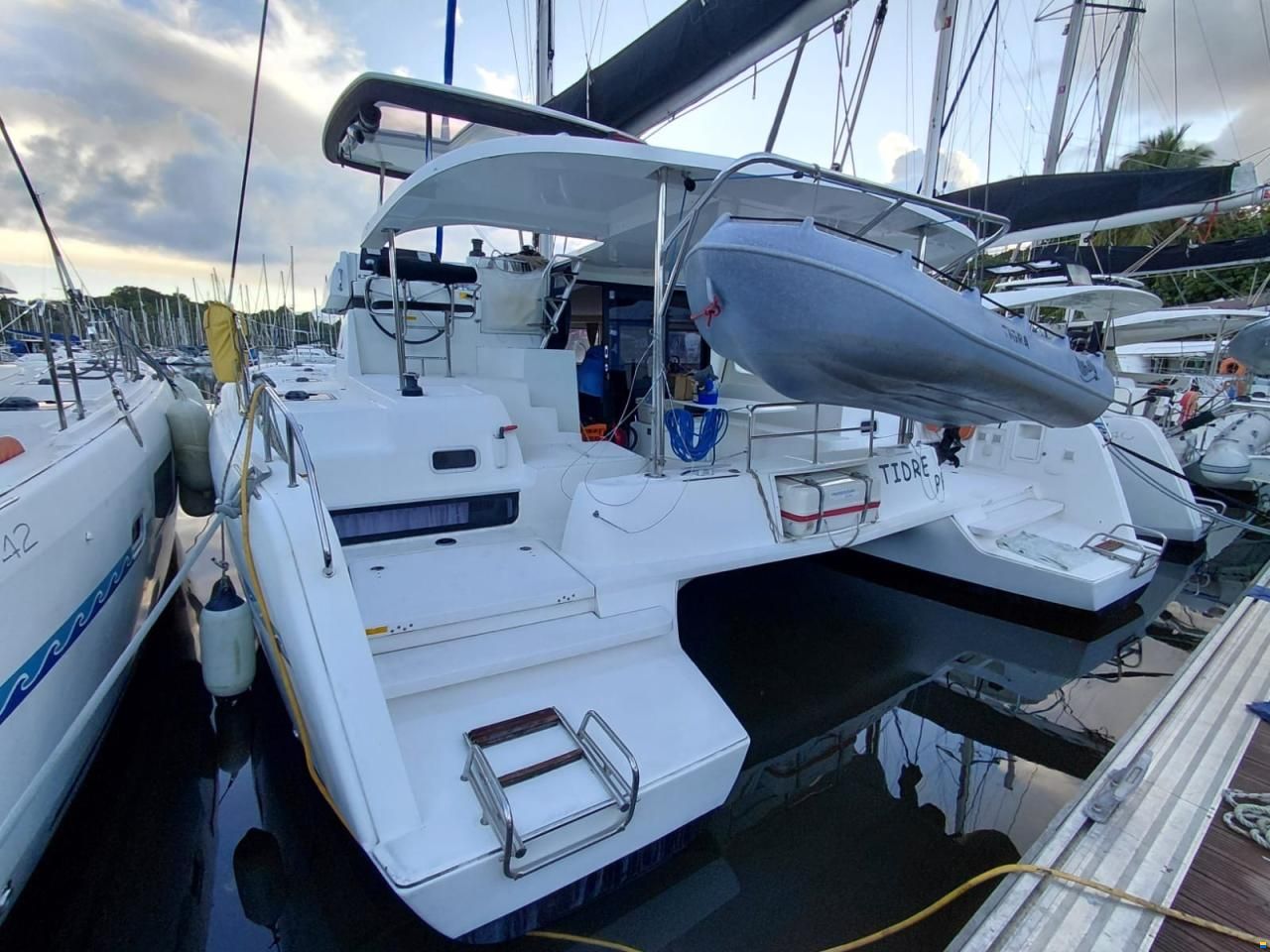 Lagoon 42