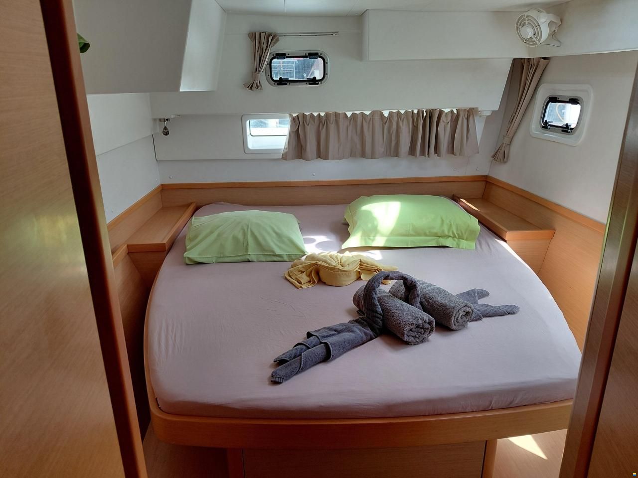 Lagoon 42