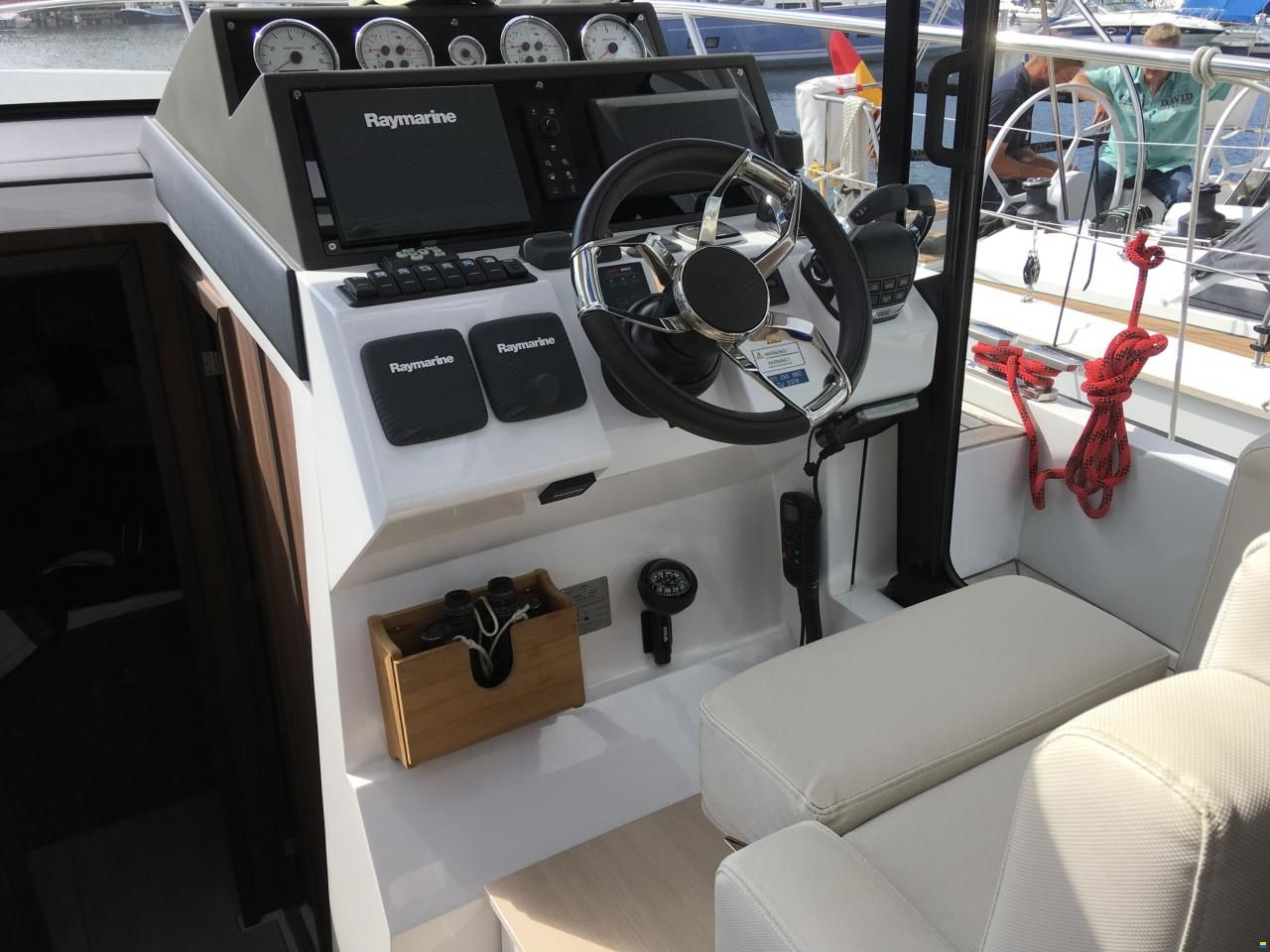 Sealine C330