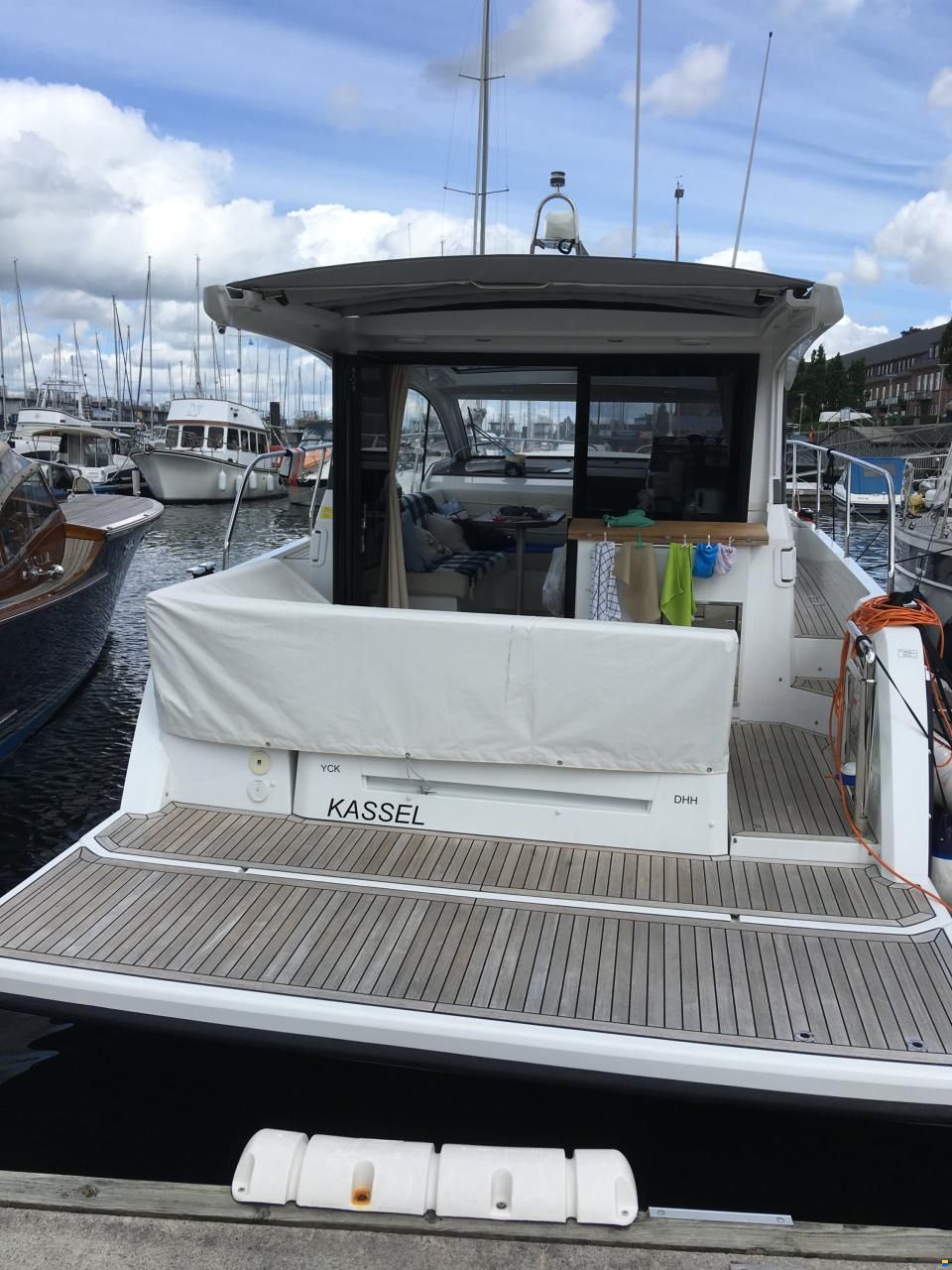Sealine C330