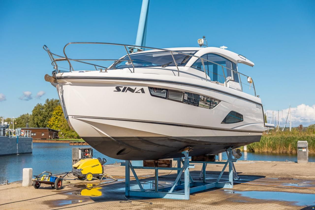 Sealine C330
