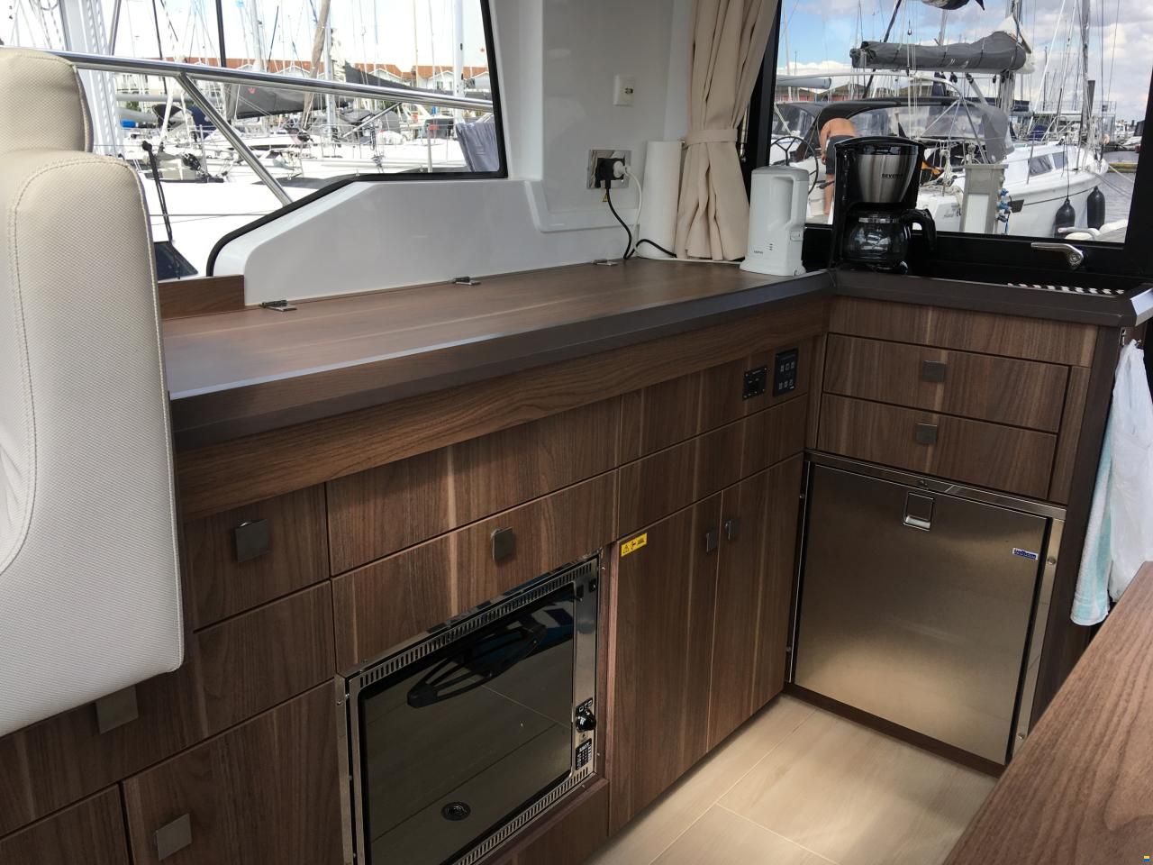Sealine C330