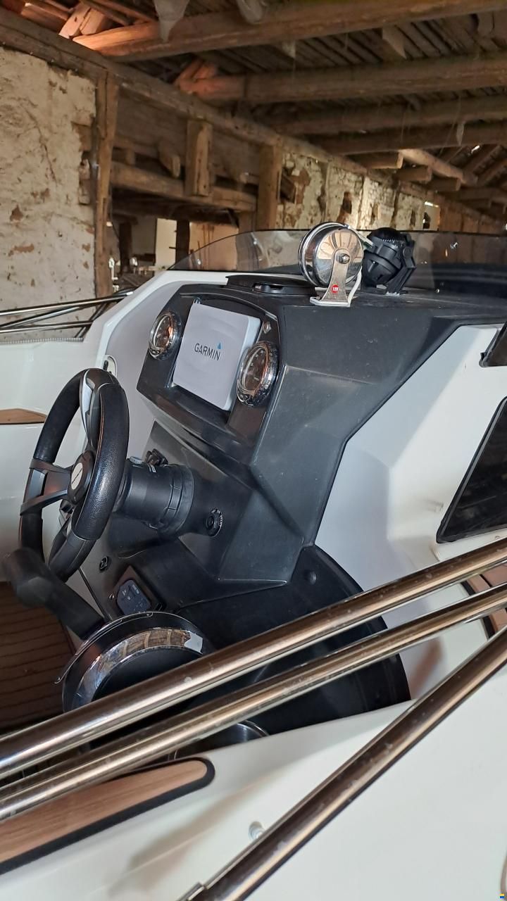 Quicksilver 555 Cabin
