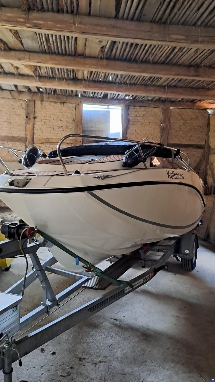 Quicksilver 555 Cabin