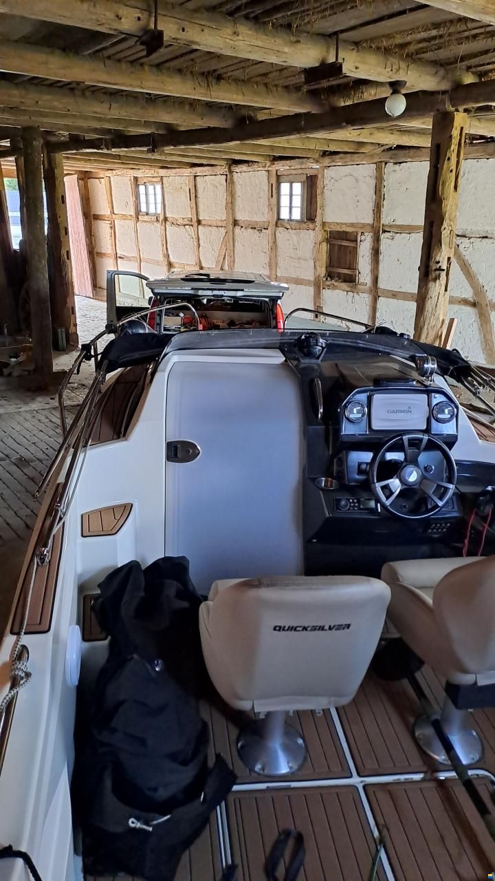 Quicksilver 555 Cabin