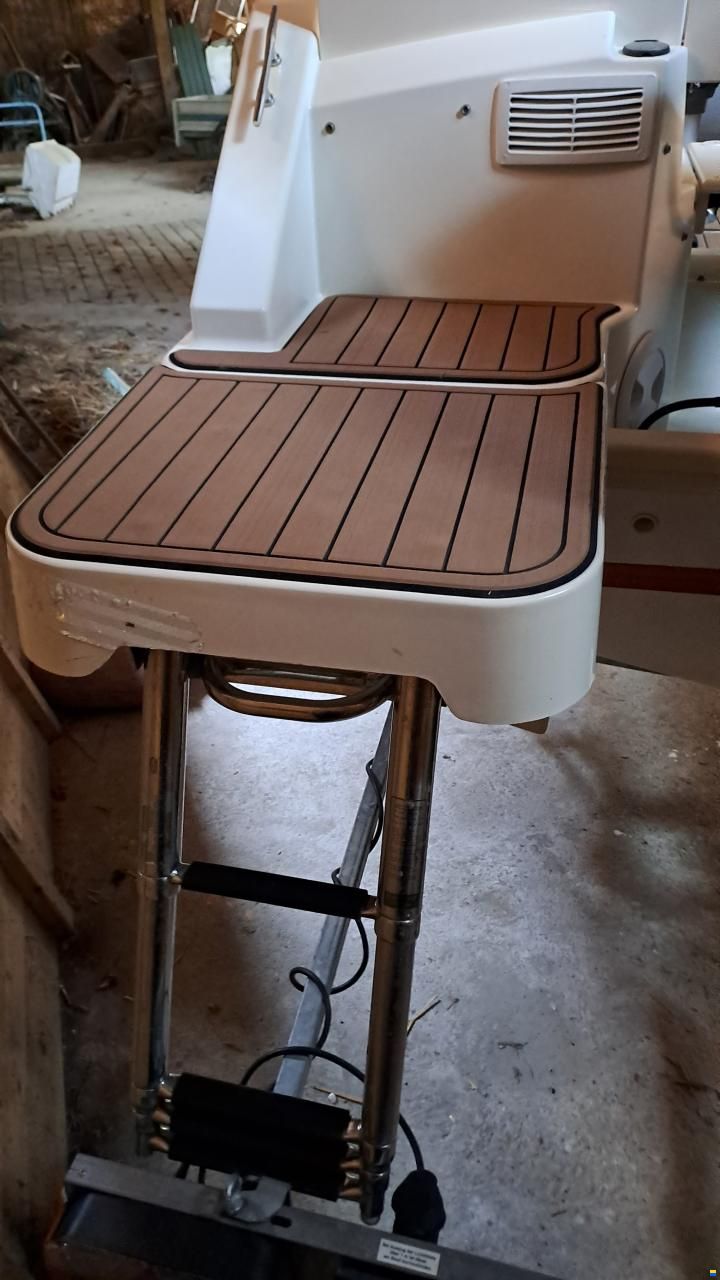 Quicksilver 555 Cabin
