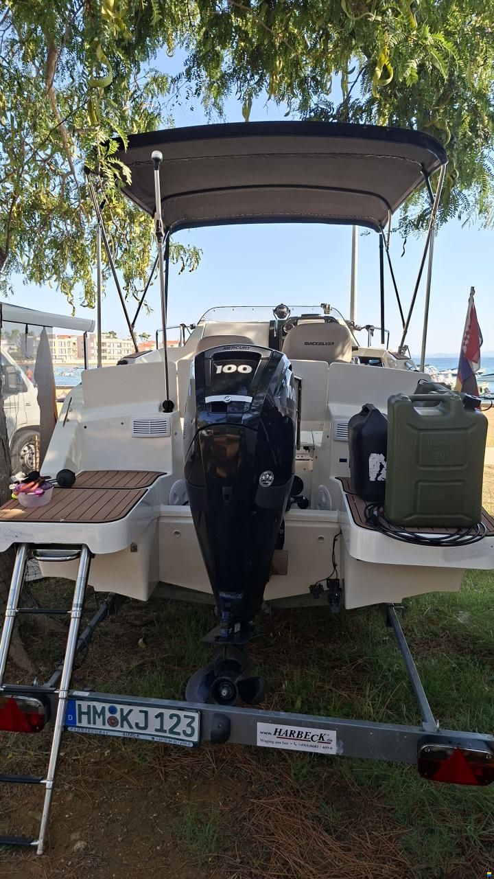 Quicksilver 555 Cabin