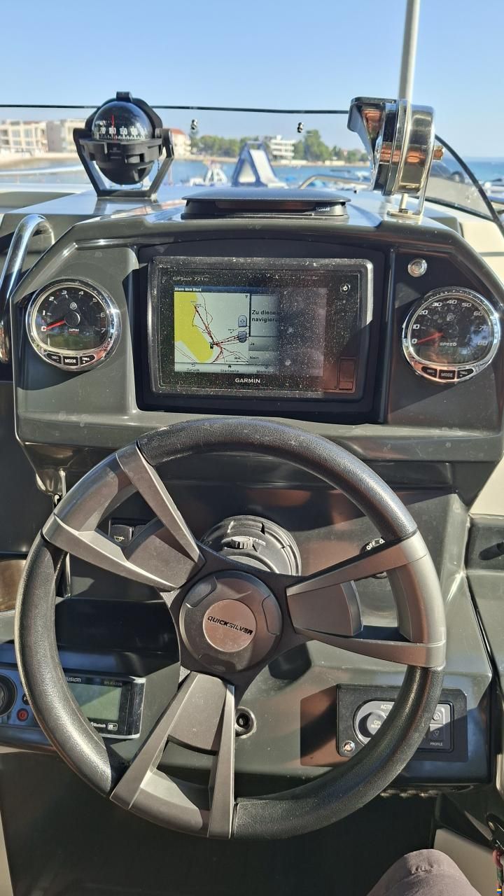 Quicksilver 555 Cabin