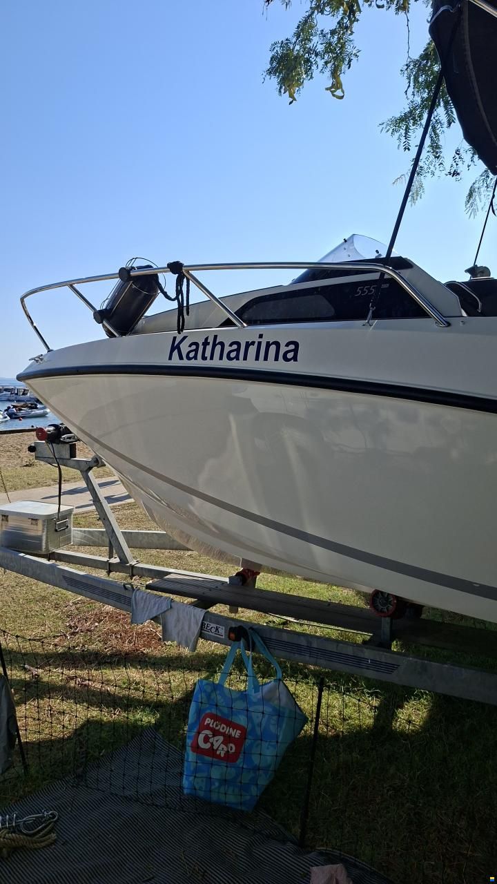 Quicksilver 555 Cabin