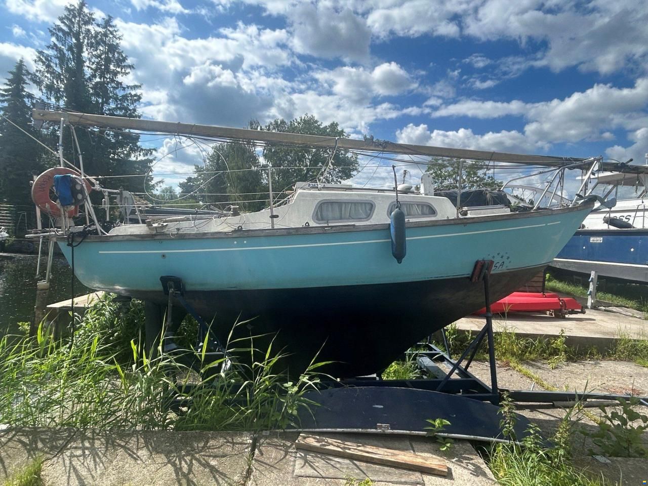 SEGELBOOT MIT KAJUTE