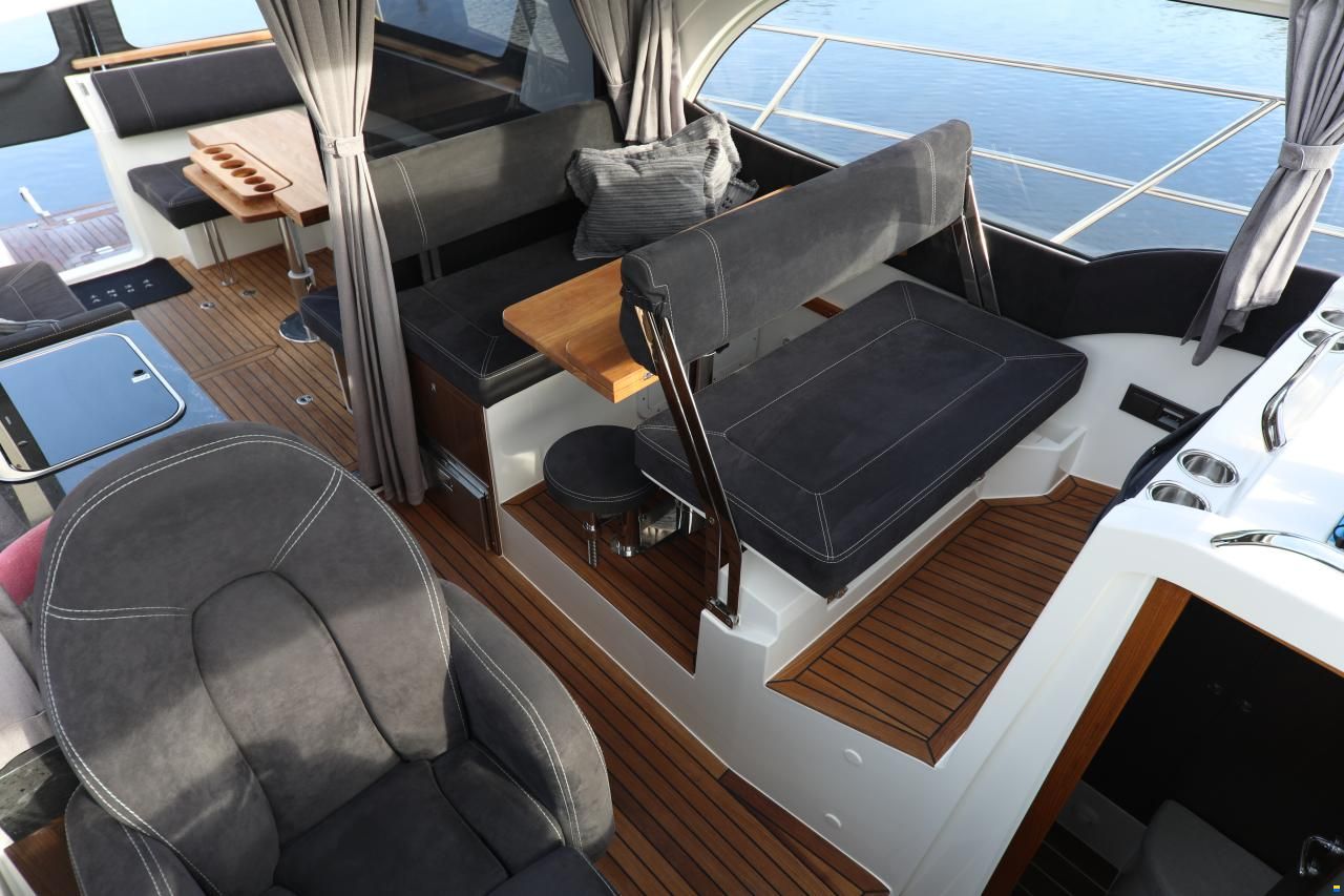 Marex 330